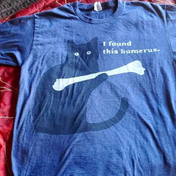 T-shirt black cat- I found this humerus. - Picture 1 of 2